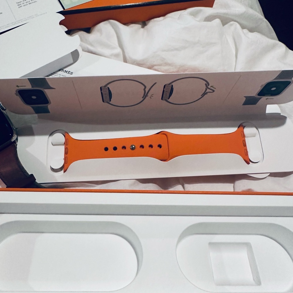 Apple Watch- Hermes Version Series 5 - image 4